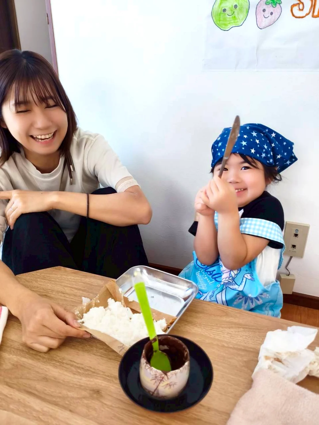 親子レッスンでできた喜びを分かち合う様子