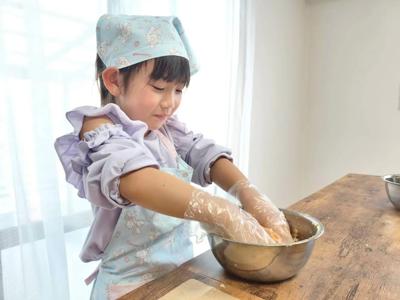 それぞれのコンロで進める小学生レッスンの様子