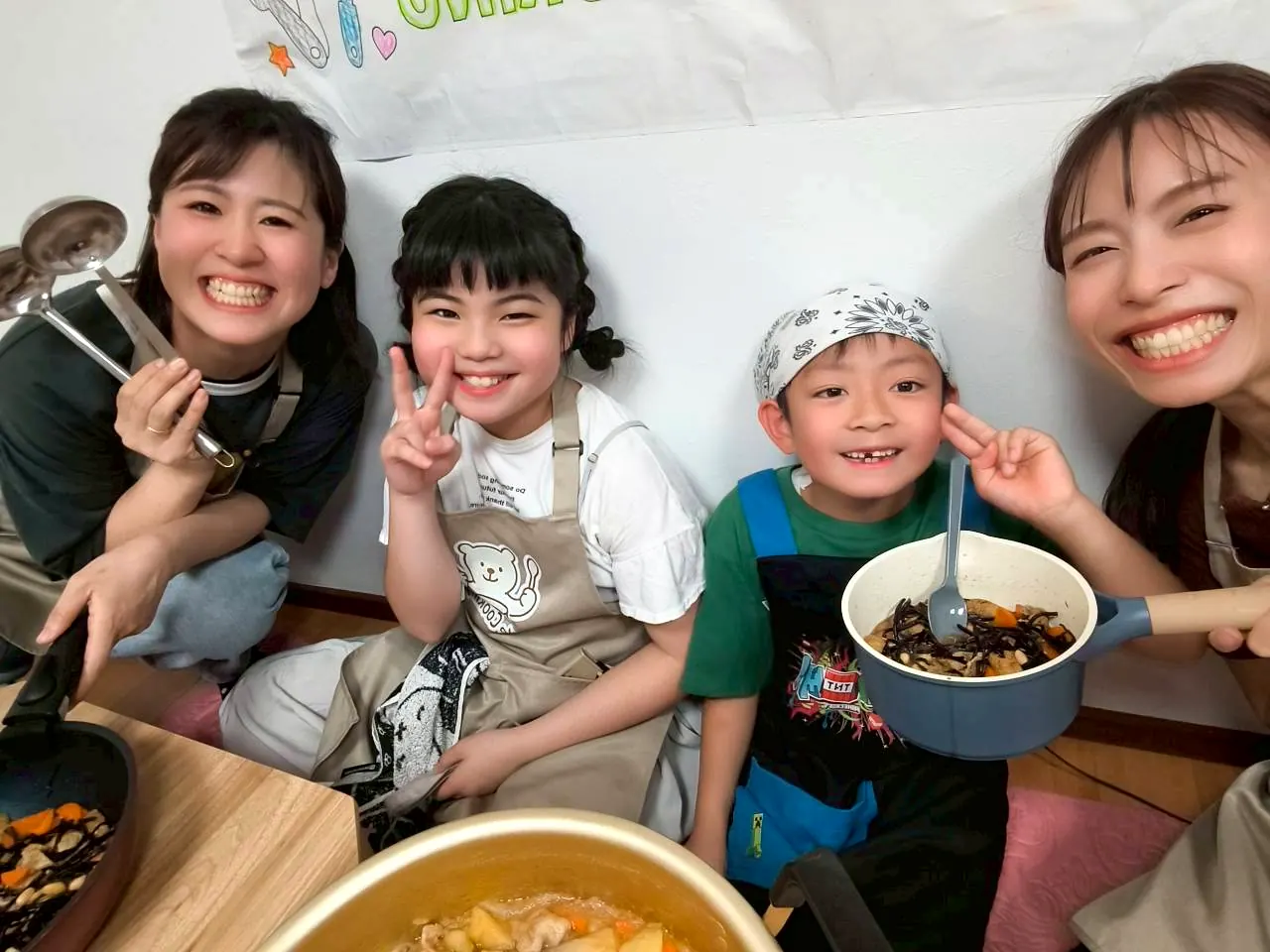 講師と子どもたちの笑顔